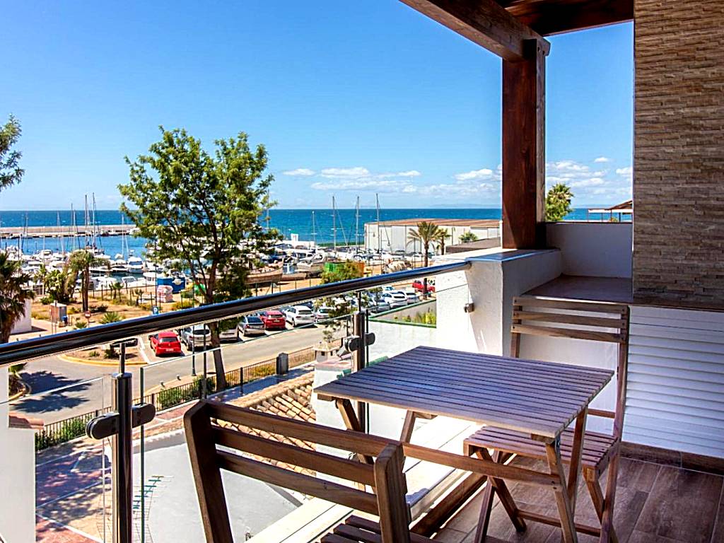 Room in Guest room - Private room with beautiful sea view