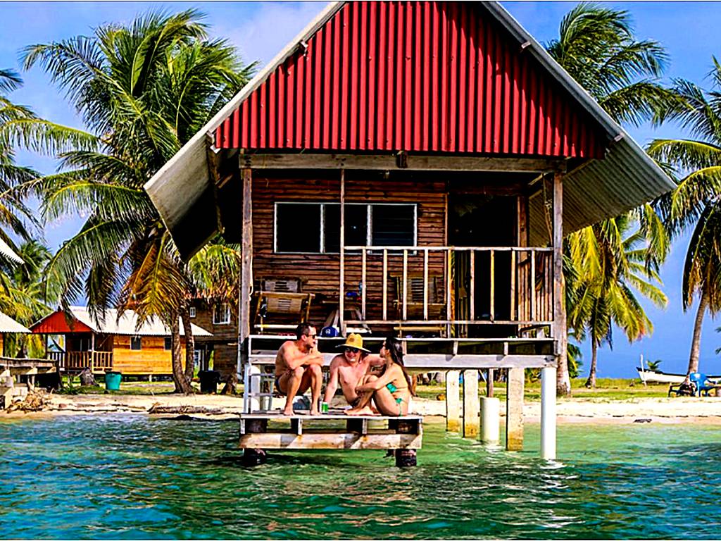 Private Cabin Over the Water PLUS Meals - San Blas Islands - private bathroom