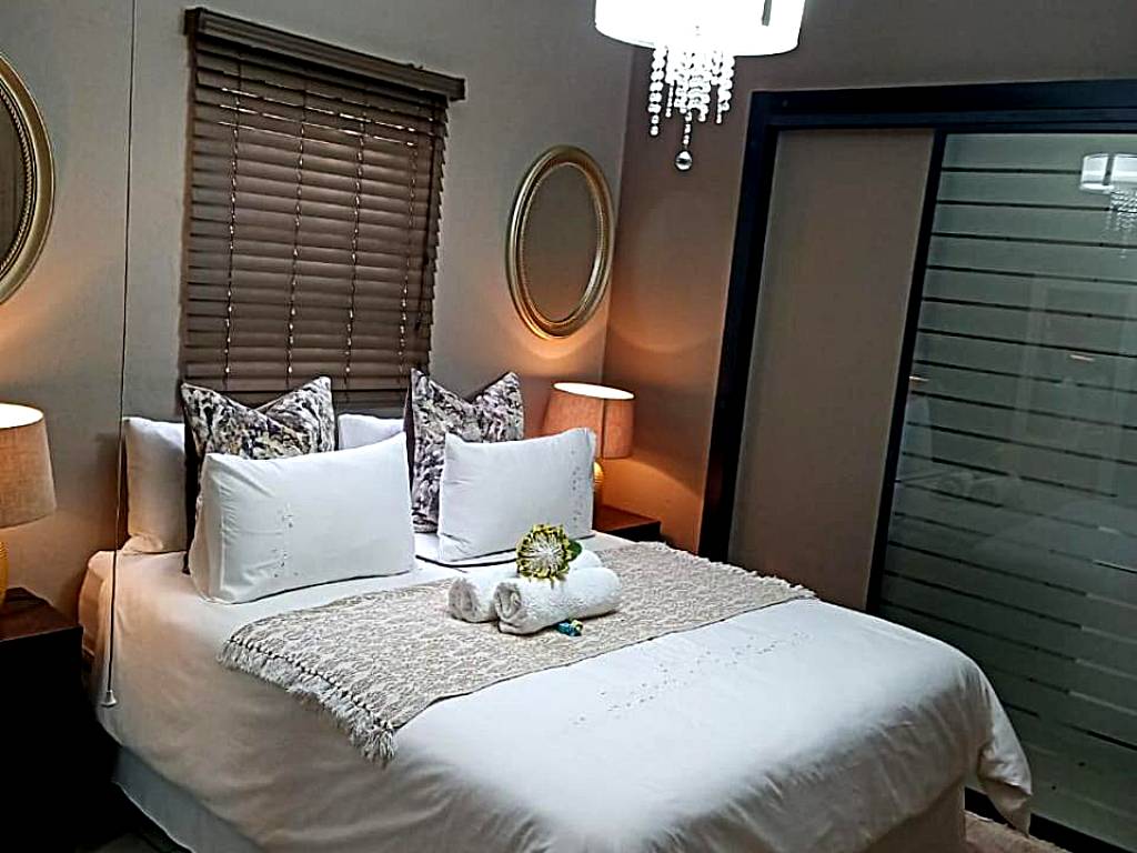 URlyfstyle Cottage Near OR Tambo International Airport